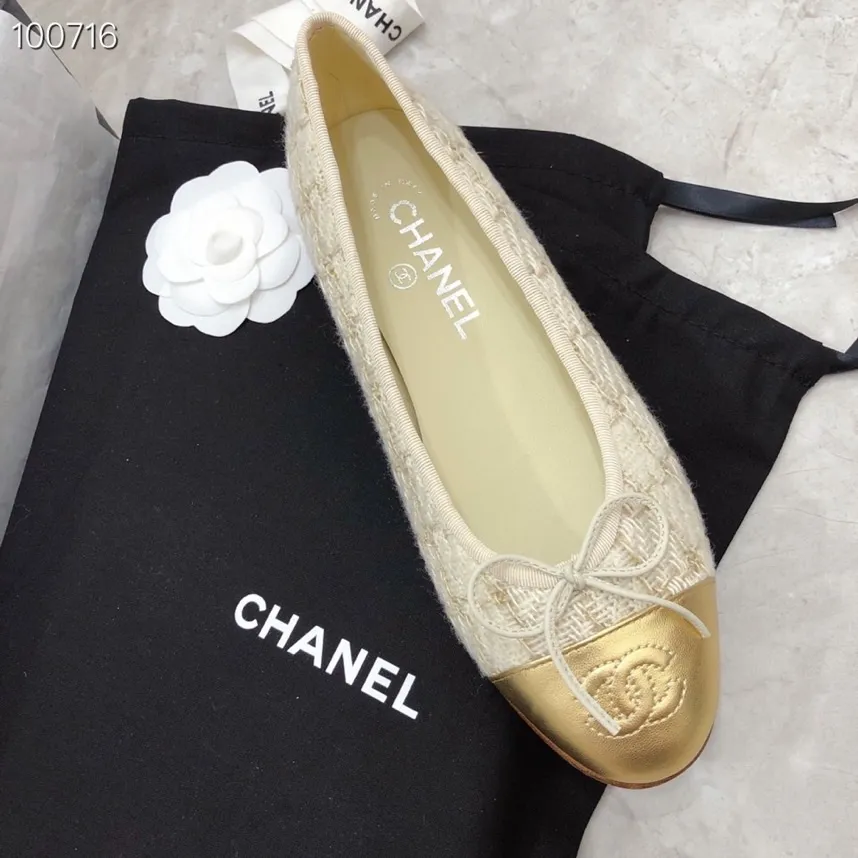 👟👟Ex-factory price 480👟👟 Chanel - classic color-blocked ballet shoes ⚠ Fashionable catwalk style❤M After many years, it still attracts fans... The splicing color mix and match, bow embellishment, interpret fashion! How to match the series to look good! Original custom-made wood-colored rubber outsole, 1.5cm square heel, imported mixed woolen surface/mixed sheepskin surface, sheepskin lining for feet... Regular size 34-40 (customized size 41 is non-returnable) 🎁Supporting packaging